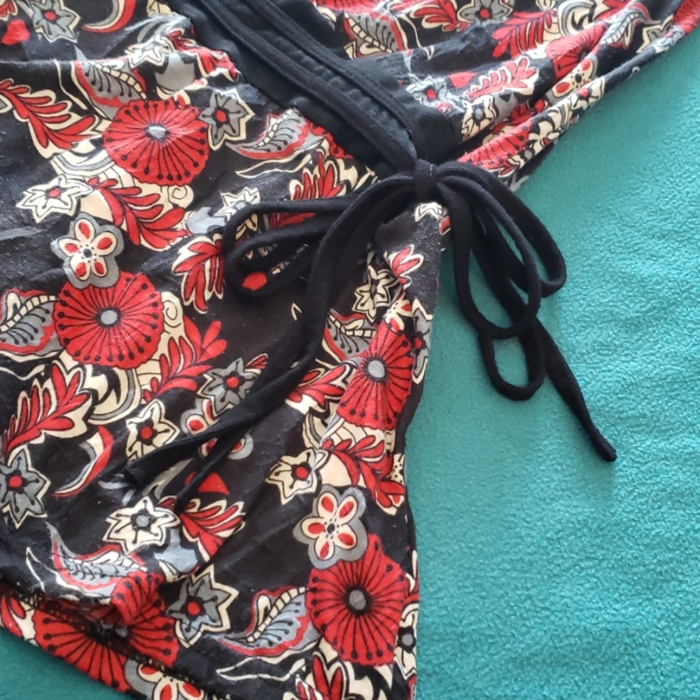 Halter style floral dress - Picture 2 of 2